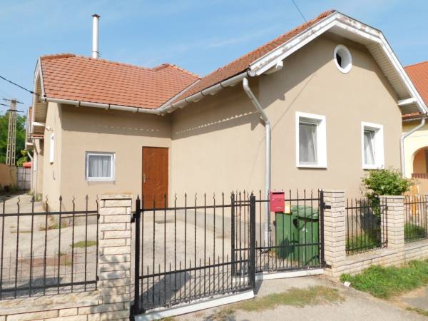 eladó családi ház, Tata