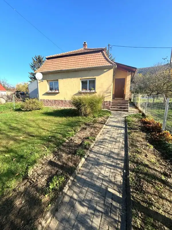 Eladó családi ház, Tatabánya 3 szoba 80 m² 55 M Ft