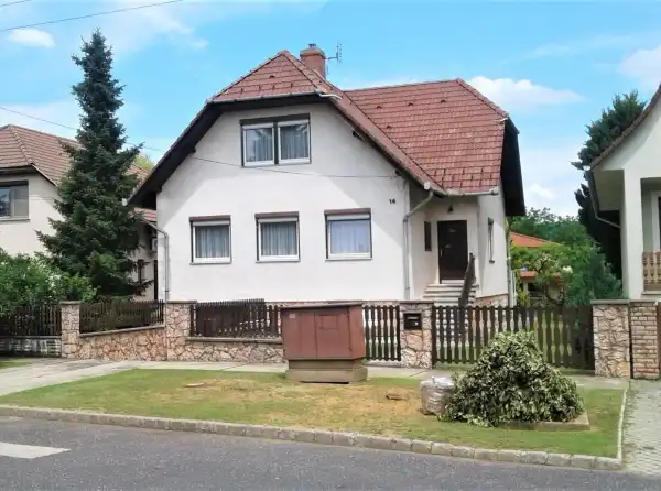 Eladó családi ház, Tatabánya 4 szoba 220 m² 115 M Ft