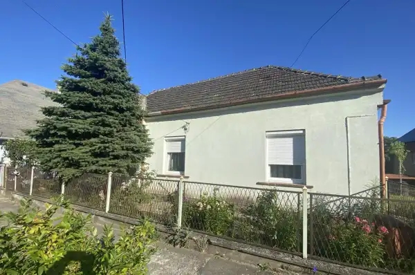 Eladó családi ház, Tatabánya 2 szoba 80 m² 42.8 M Ft