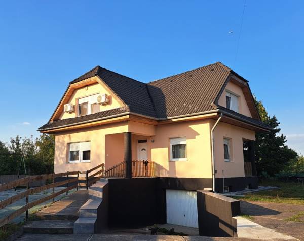 eladó családi ház, Tököl