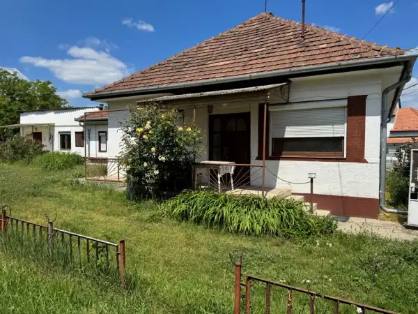 Eladó családi ház, Tököl 3+1 szoba 100 m² 60 M Ft