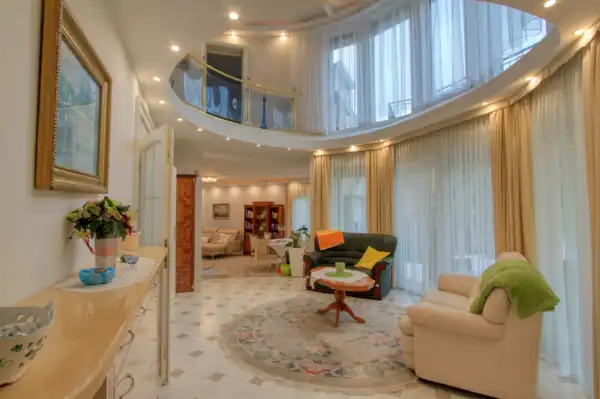 Eladó családi ház, Törökbálint 7 szoba 261 m² 420 M Ft