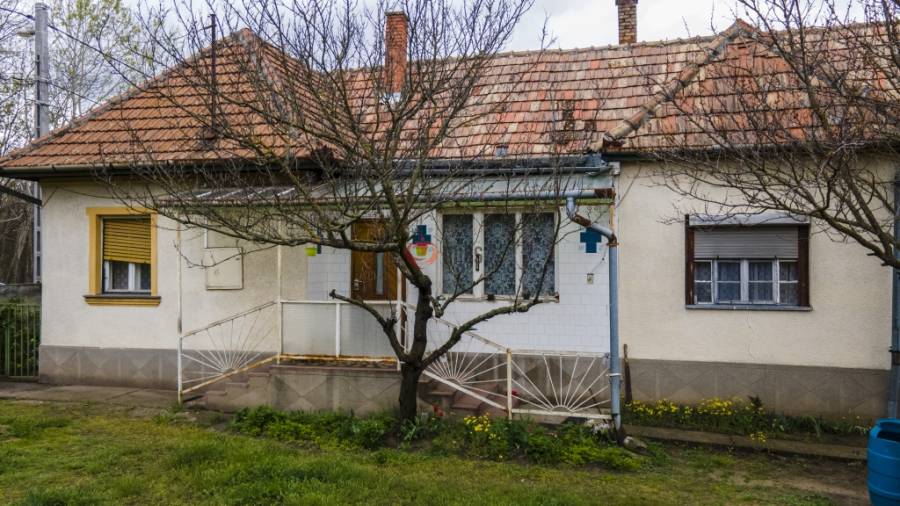 eladó családi ház, Tura