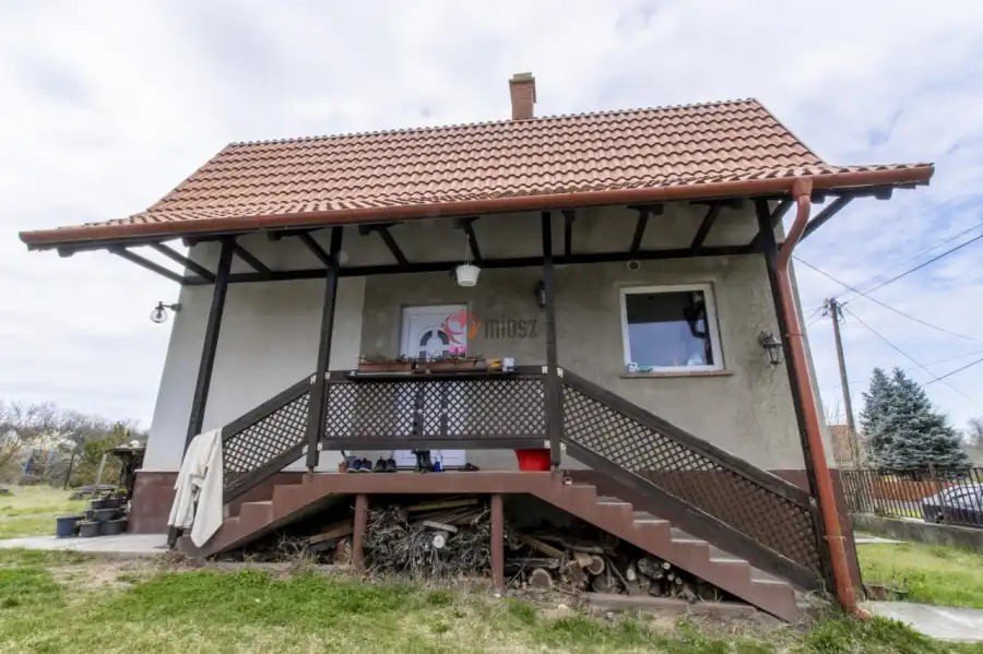 eladó családi ház, Tura
