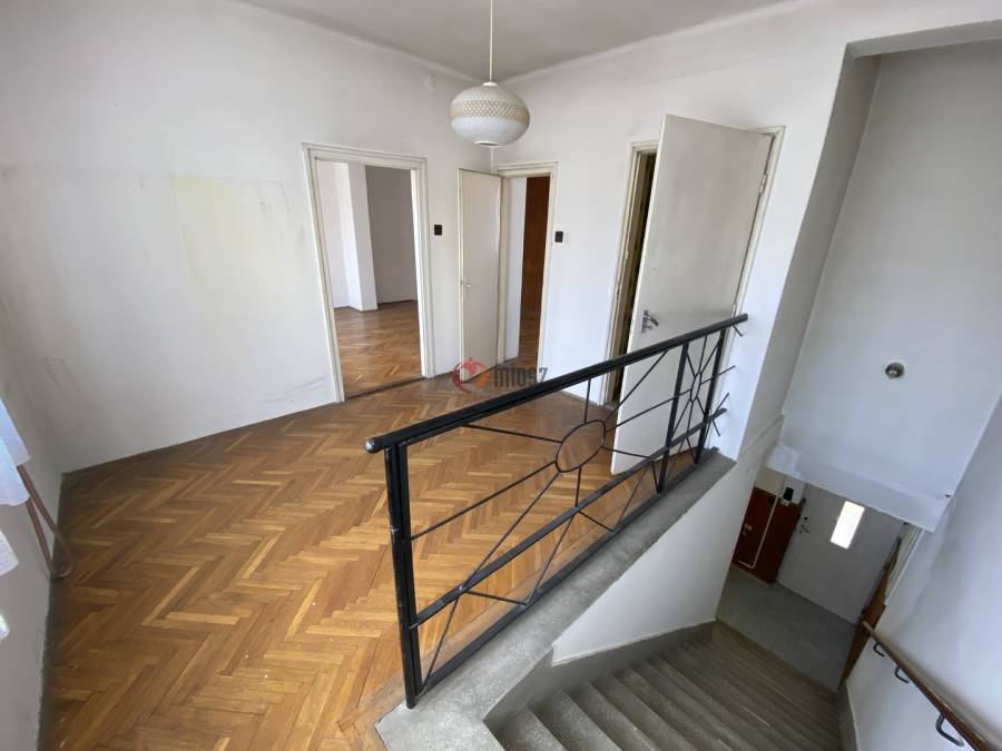 eladó családi ház, Vác