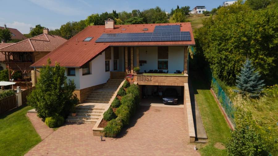 eladó családi ház, Vác