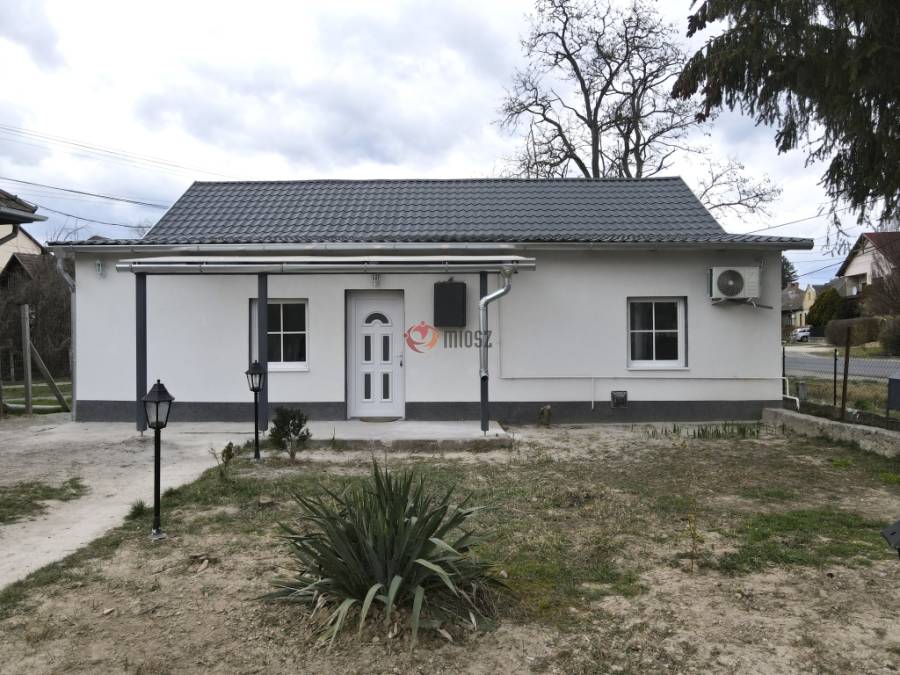 eladó családi ház, Valkó
