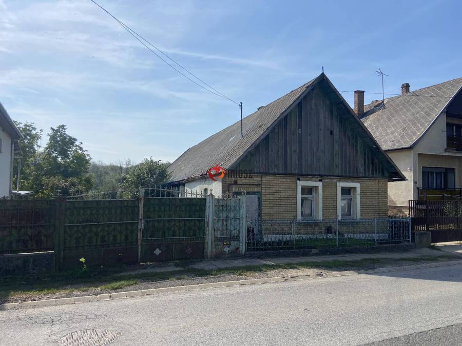 eladó családi ház, Valkó