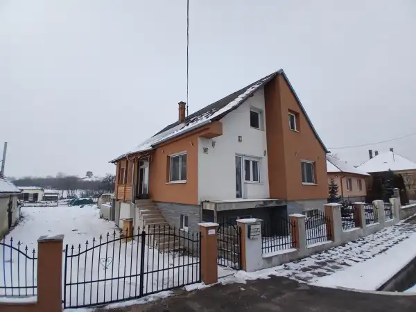 Eladó családi ház, Veszprém 4 szoba 190 m² 89.9 M Ft