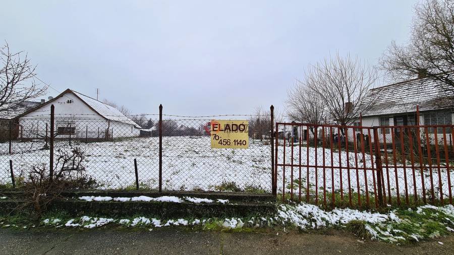 eladó  Építési telek, Tass