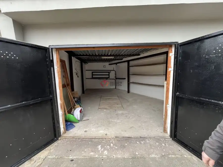 eladó garázs, Dunaújváros