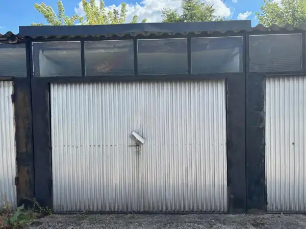 Eladó garázs, Tata 16 m² 9 M Ft