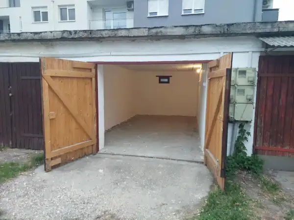 Eladó garázs, Tatabánya 18 m² 7 M Ft