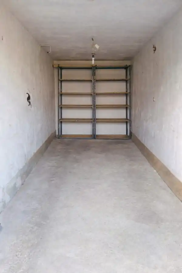 Eladó garázs, Vác 14 m² 10 M Ft