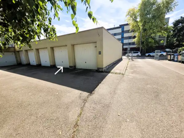 Eladó garázs, Veszprém 18 m² 9.9 M Ft