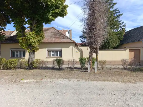 Eladó házrész, Baja 2 szoba 68 m² 19.3 M Ft