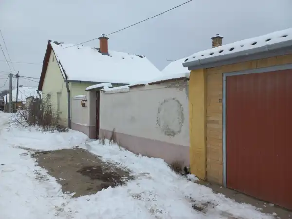 Eladó házrész, Baja 2 szoba 55 m² 14 M Ft