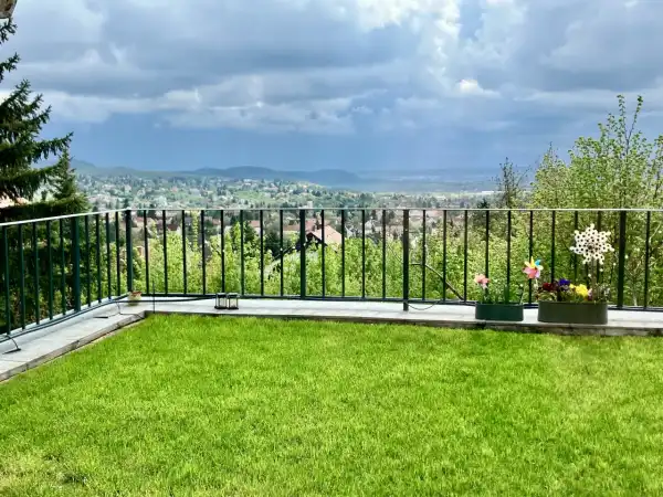 Eladó házrész, Budakeszi 3+1 szoba 150 m² 184.9 M Ft