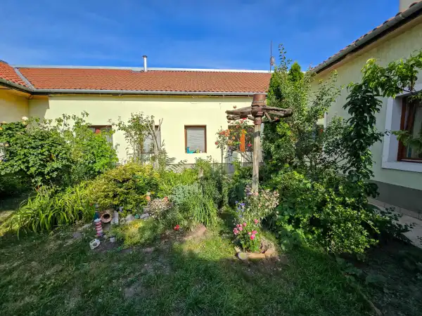 Eladó házrész, Budapest, XV. kerület 2 szoba 66 m² 69 M Ft