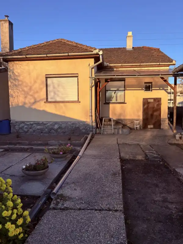 Eladó ikerház, Esztergom 3 szoba 82 m² 53 M Ft