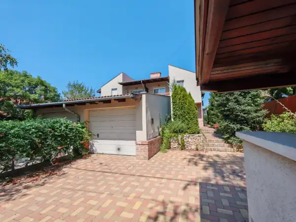 Eladó ikerház, Nagytarcsa 2+2 szoba 143 m² 129.9 M Ft