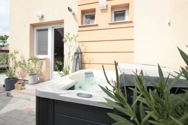 Eladó ikerház, Orosháza 2+1 szoba 117 m² 52 M Ft Eladó ikerház, Orosháza 2+1 szoba 117 m² 52 M Ft