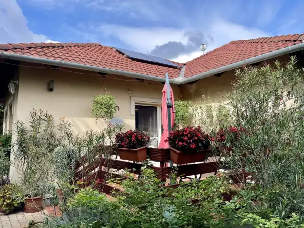 Eladó ikerház, Zsámbék 1+2 szoba 70 m² 84.9 M Ft