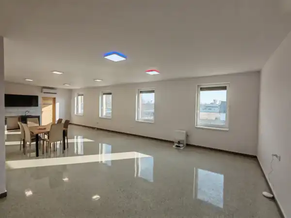 Eladó ipari ingatlan, Baja 687 m² 329 M Ft