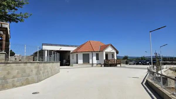 Eladó ipari ingatlan, Hajmáskér 1023 m² 295 M Ft