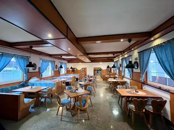 Eladó ipari ingatlan, Mocsa 24 szoba 949 m² 460 M Ft