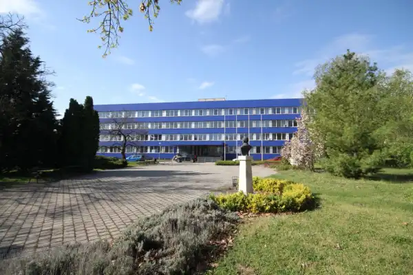 Eladó ipari ingatlan, Tatabánya 99 szoba 3200 m² 835 M Ft