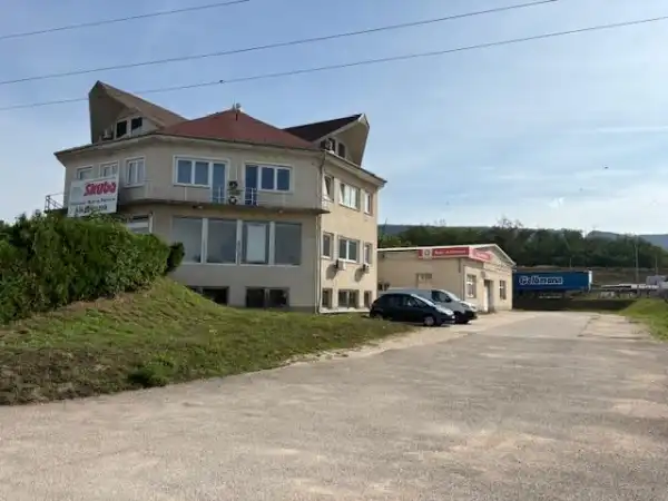 Eladó ipari ingatlan, Vértesszőlős 36 szoba 1700 m² 425 M Ft