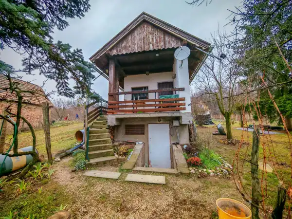 Eladó nyaraló, Vértesszőlős 1 szoba 24 m² 11 M Ft