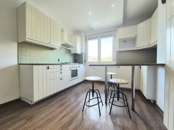 Eladó panellakás, Budapest, VIII. kerület 2+2 szoba 84 m² 99 M Ft