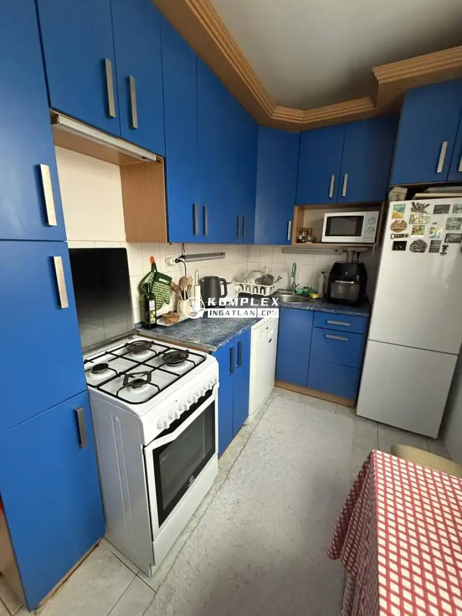 eladó panellakás, Győr