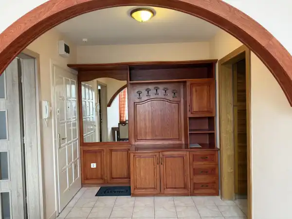 Eladó panellakás, Komárom 2 szoba 60 m² 51 M Ft