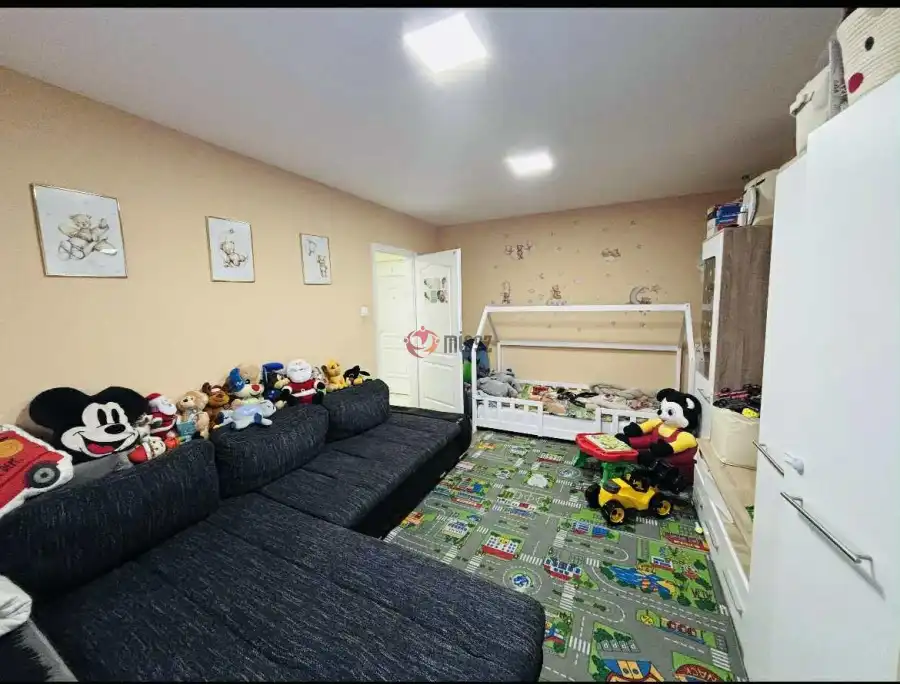 eladó panellakás, Komárom