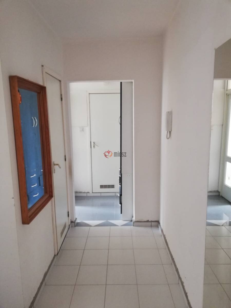 eladó panellakás, Pécs