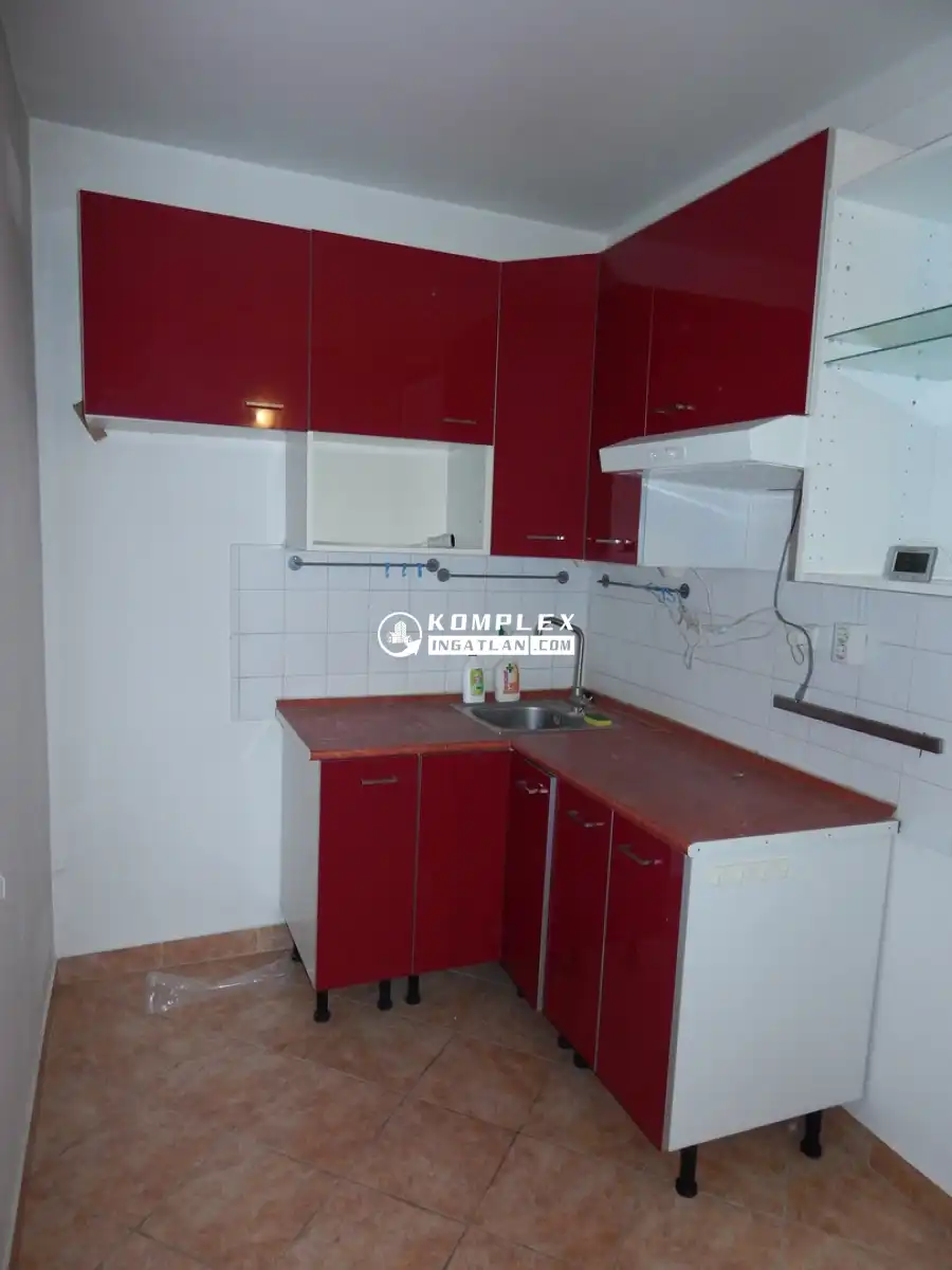 eladó panellakás, Tatabánya