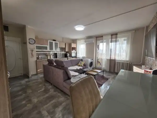 Eladó panellakás, Veszprém 3 szoba 55 m² 53.9 M Ft