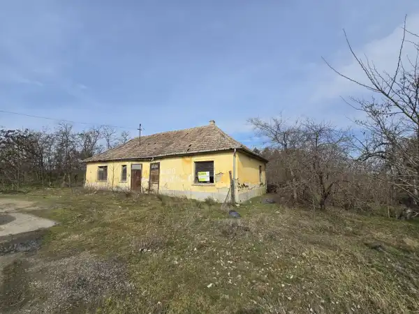 Eladó tanya, Baja 2 szoba 100 m² 7.9 M Ft