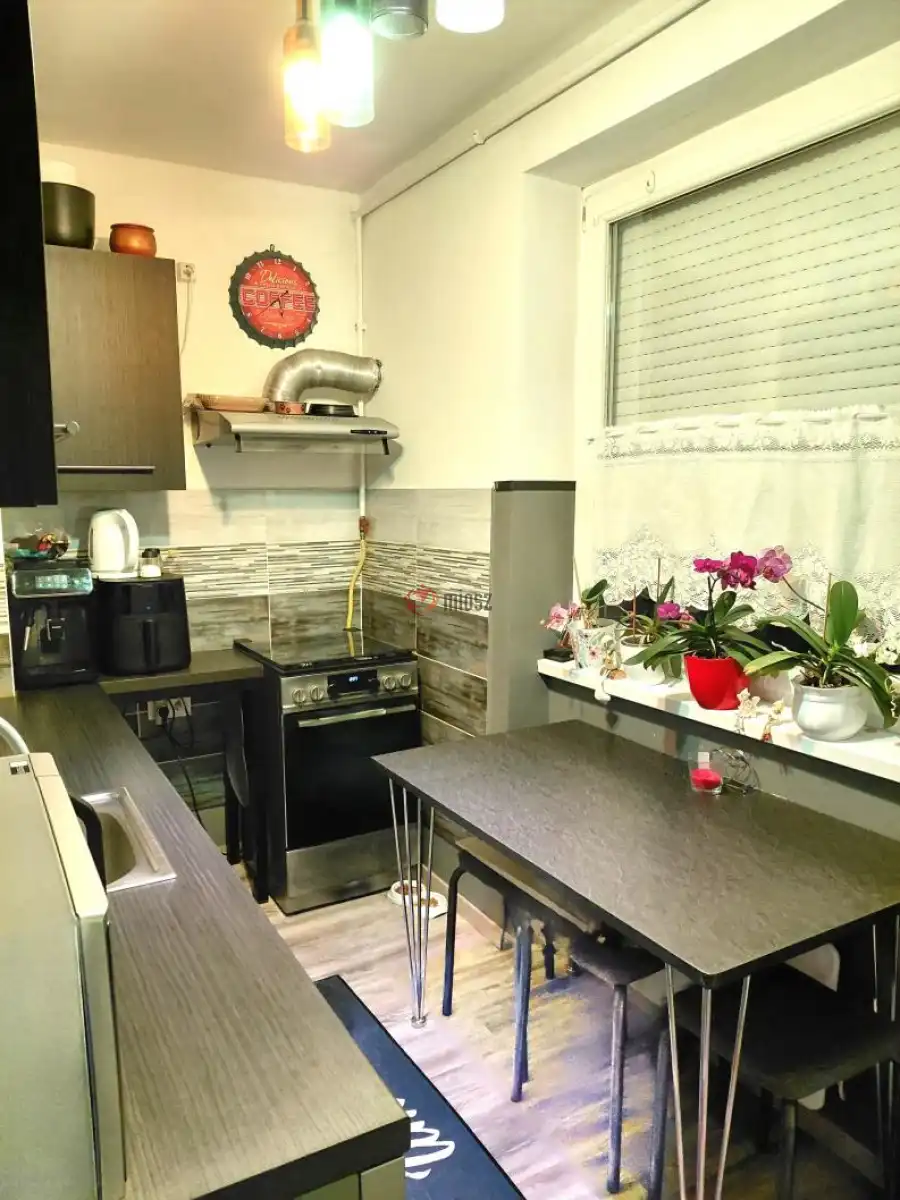 eladó téglalakás, Bábolna