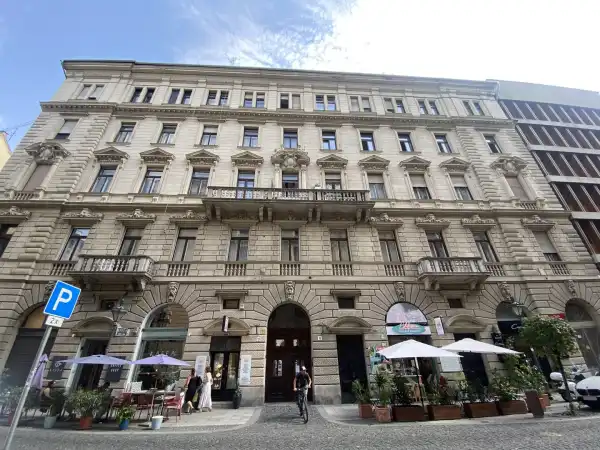 Eladó téglalakás, Budapest, VI. kerület 1 szoba 50 m² 74.99 M Ft