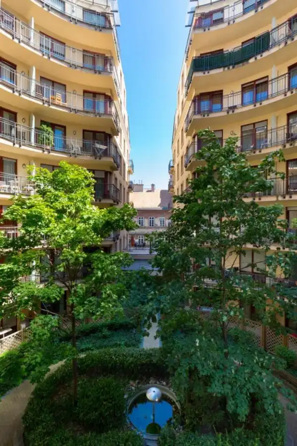 Eladó téglalakás, Budapest, VI. kerület 2 szoba 55 m² 117.81 M Ft