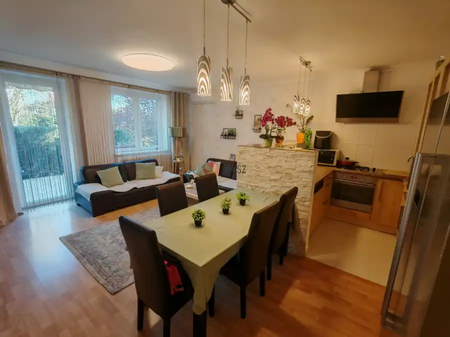 eladó téglalakás, Csömör