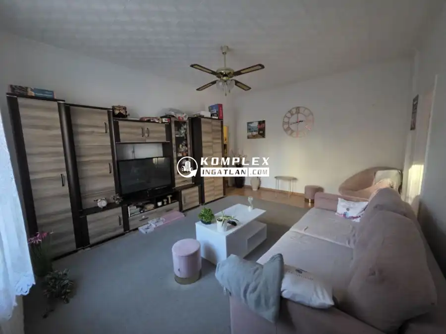 eladó téglalakás, Dunaújváros