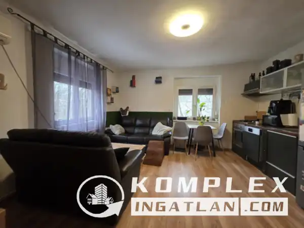 Eladó téglalakás, Dunaújváros 2+1 szoba 50 m² 39.6 M Ft