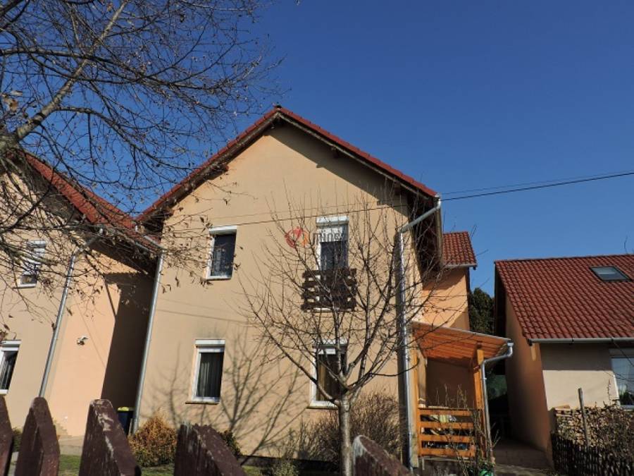 eladó téglalakás, Gyömrő