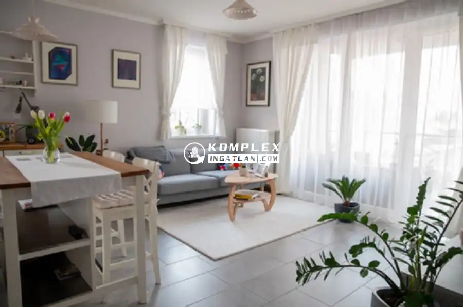 eladó téglalakás, Győr